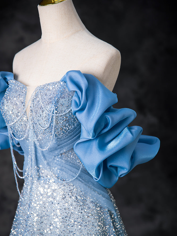 Abito blu a trapezio con spalle scoperte e paillettes e perline