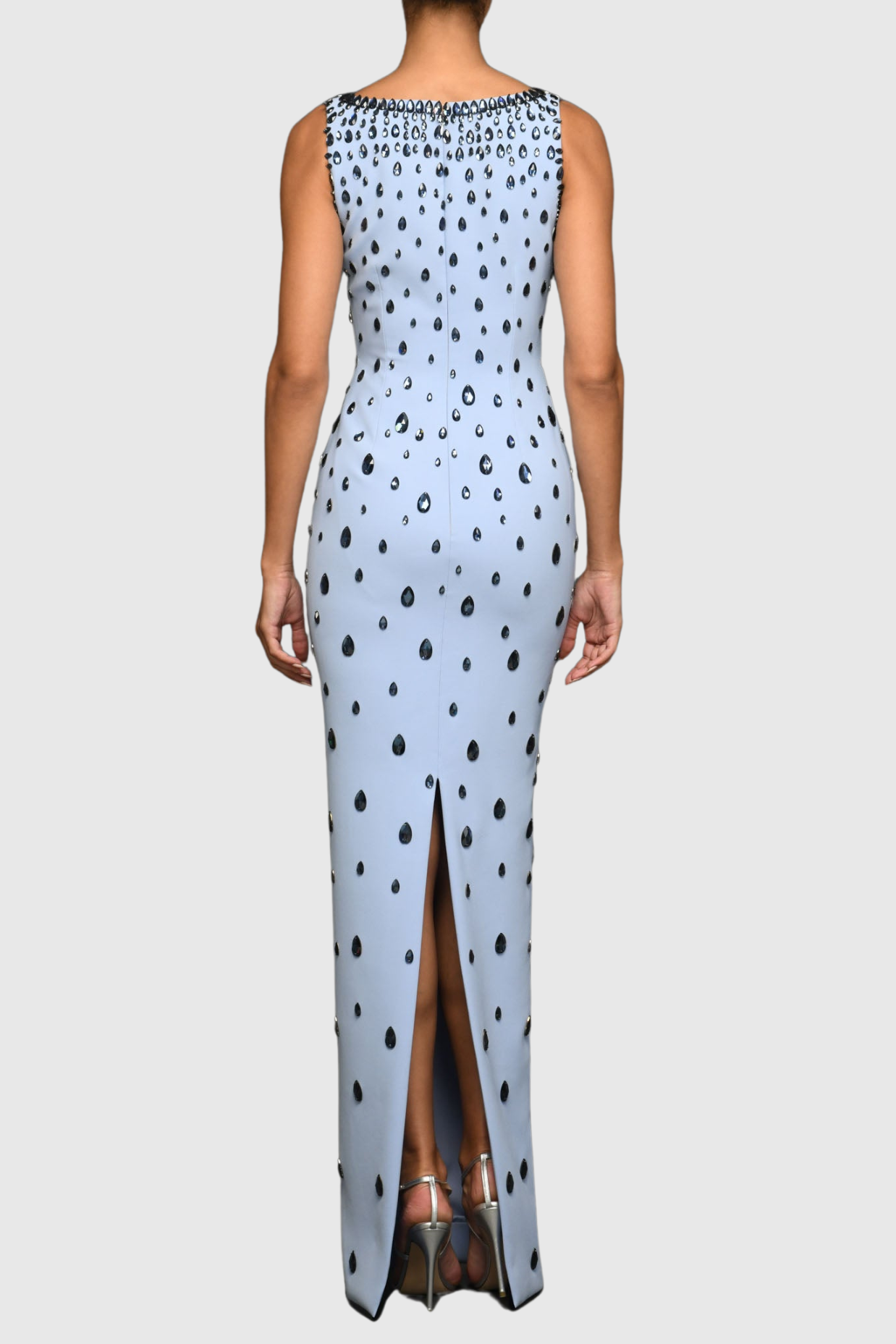 Abito lungo in crepe con ricamo a gocce di pioggia in blu