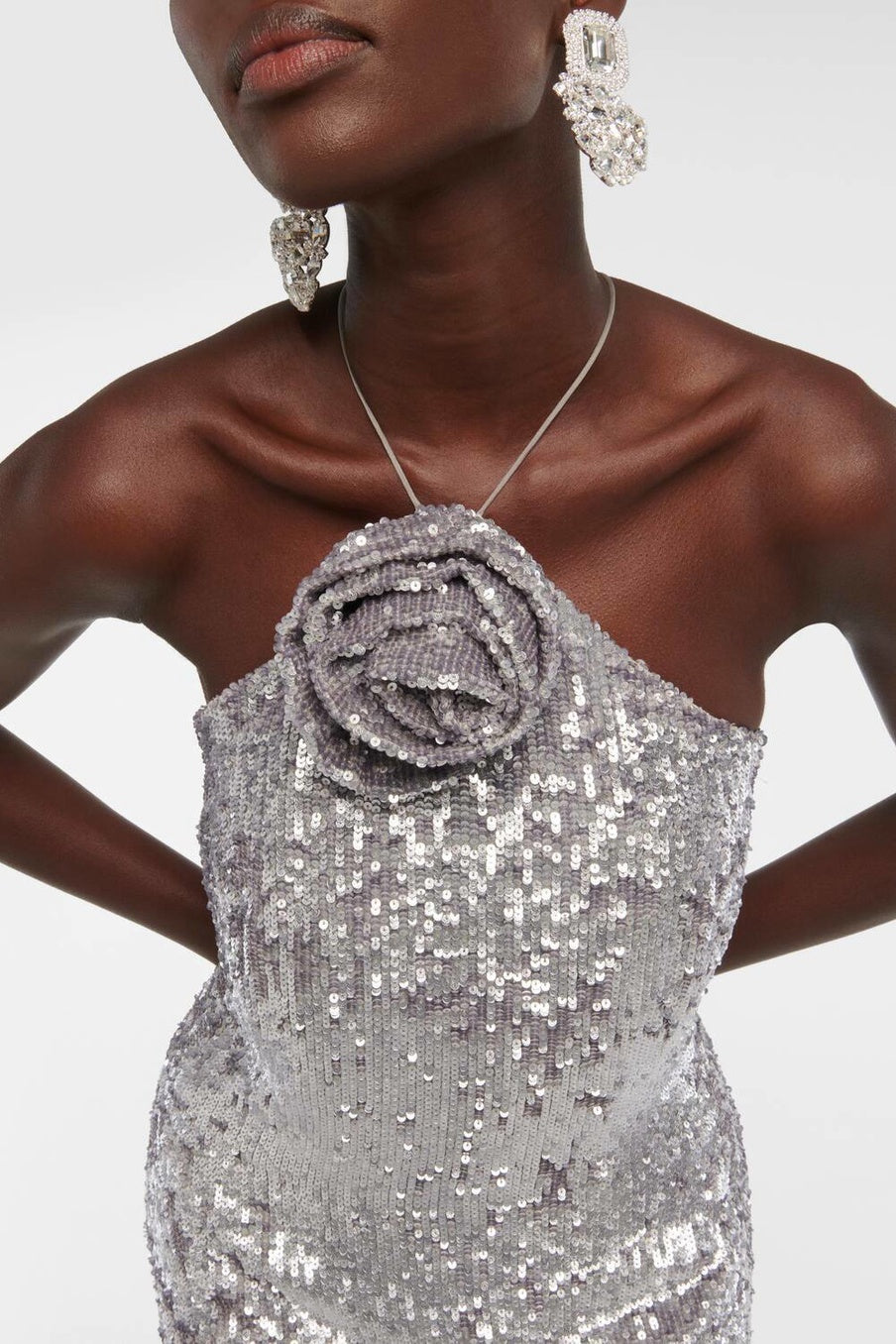 Abito lungo con paillettes floreali e schiena scoperta Kiara