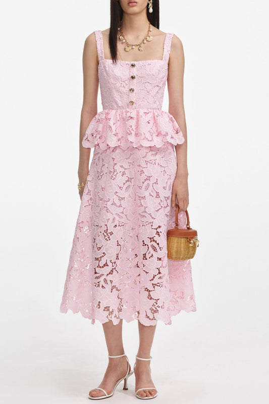 ピンクのレースペプラムミディドレス