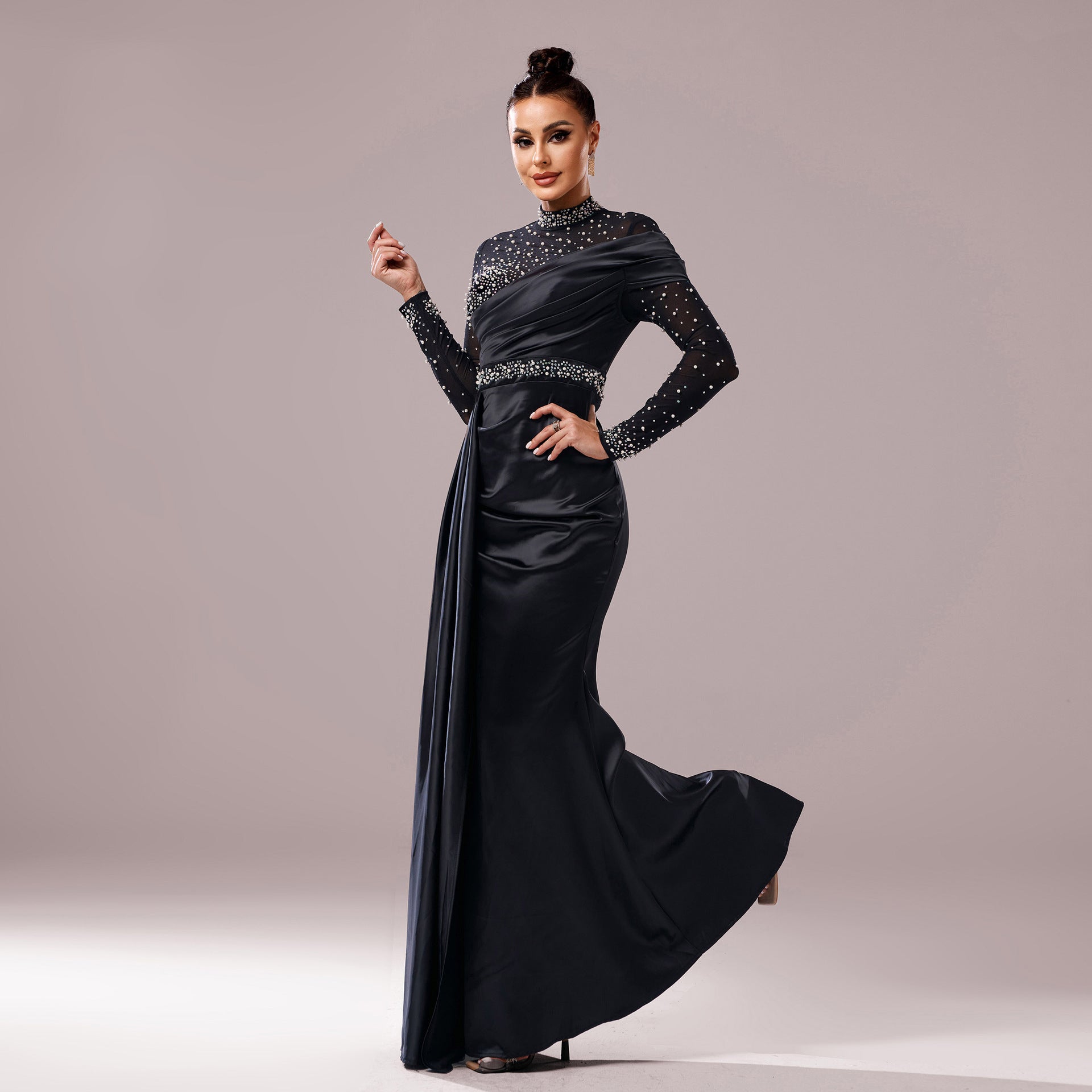 black Round neck slim hip-hugging sequined evening dress