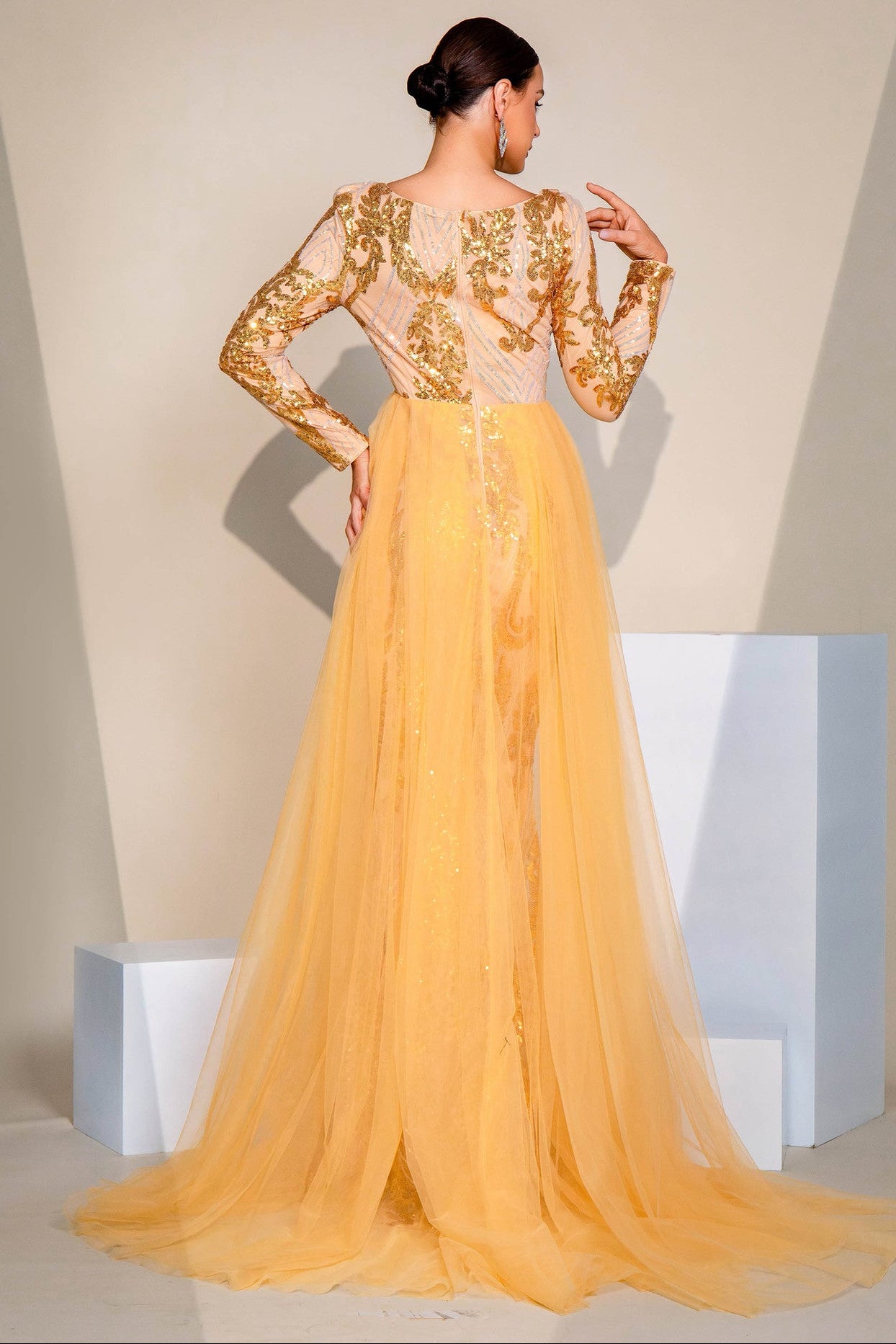 Long-sleeved V-neck sequined mesh bridesmaid dress