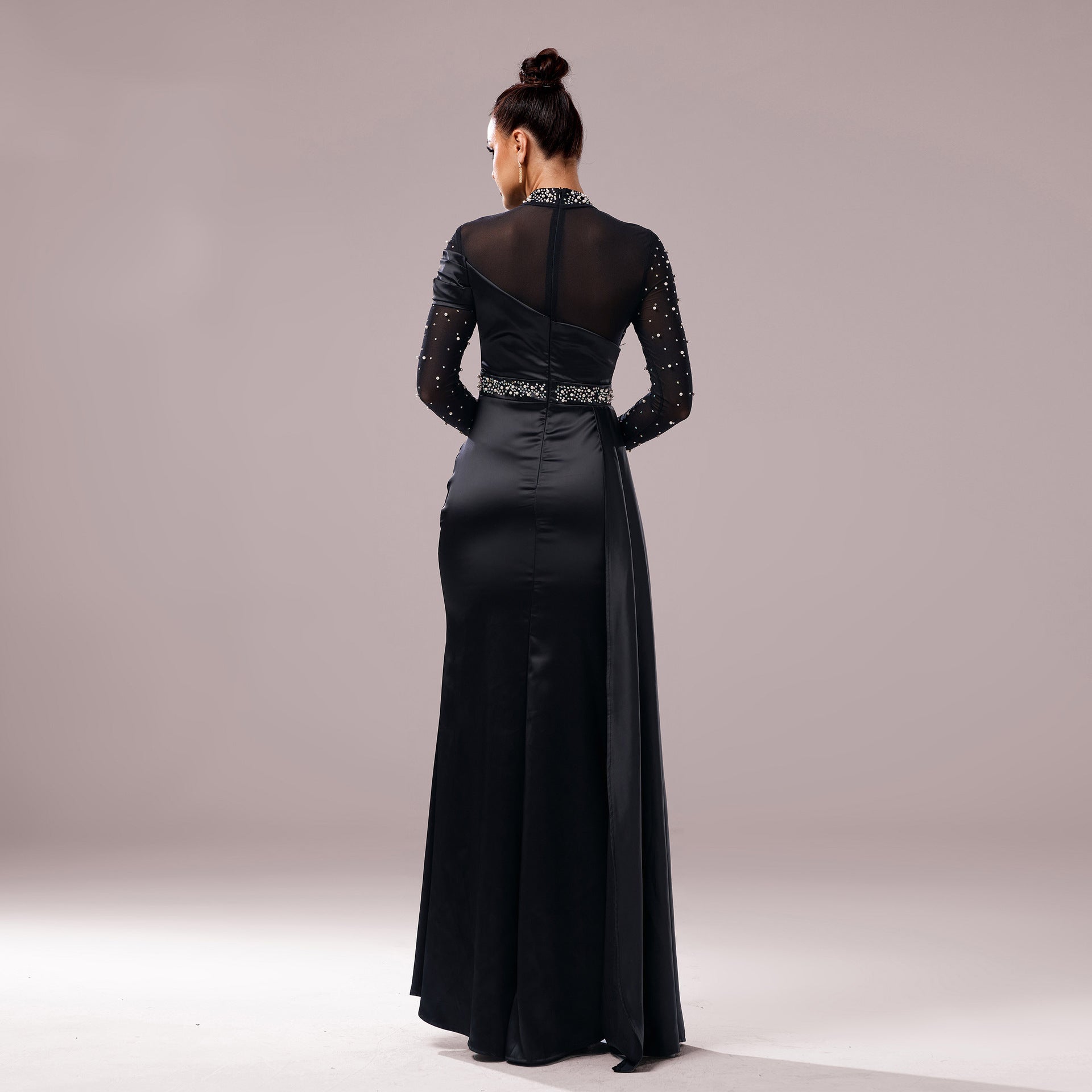 black Round neck slim hip-hugging sequined evening dress