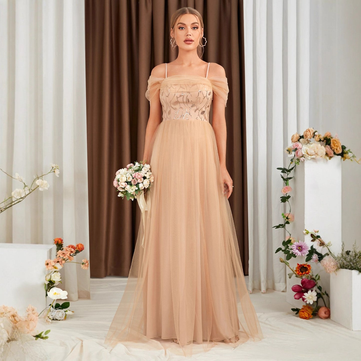 abito lungo in tulle con dettagli in paillettes Vivien color albicocca