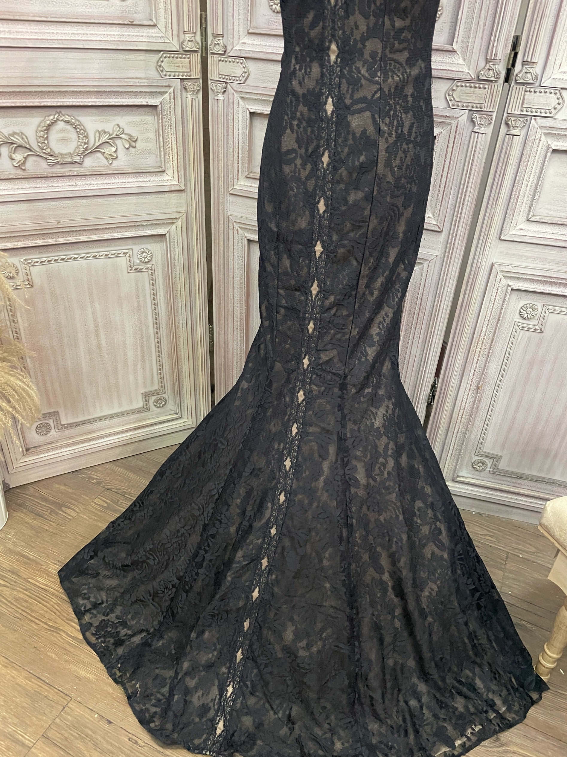 Black lace strapless mermaid dress
