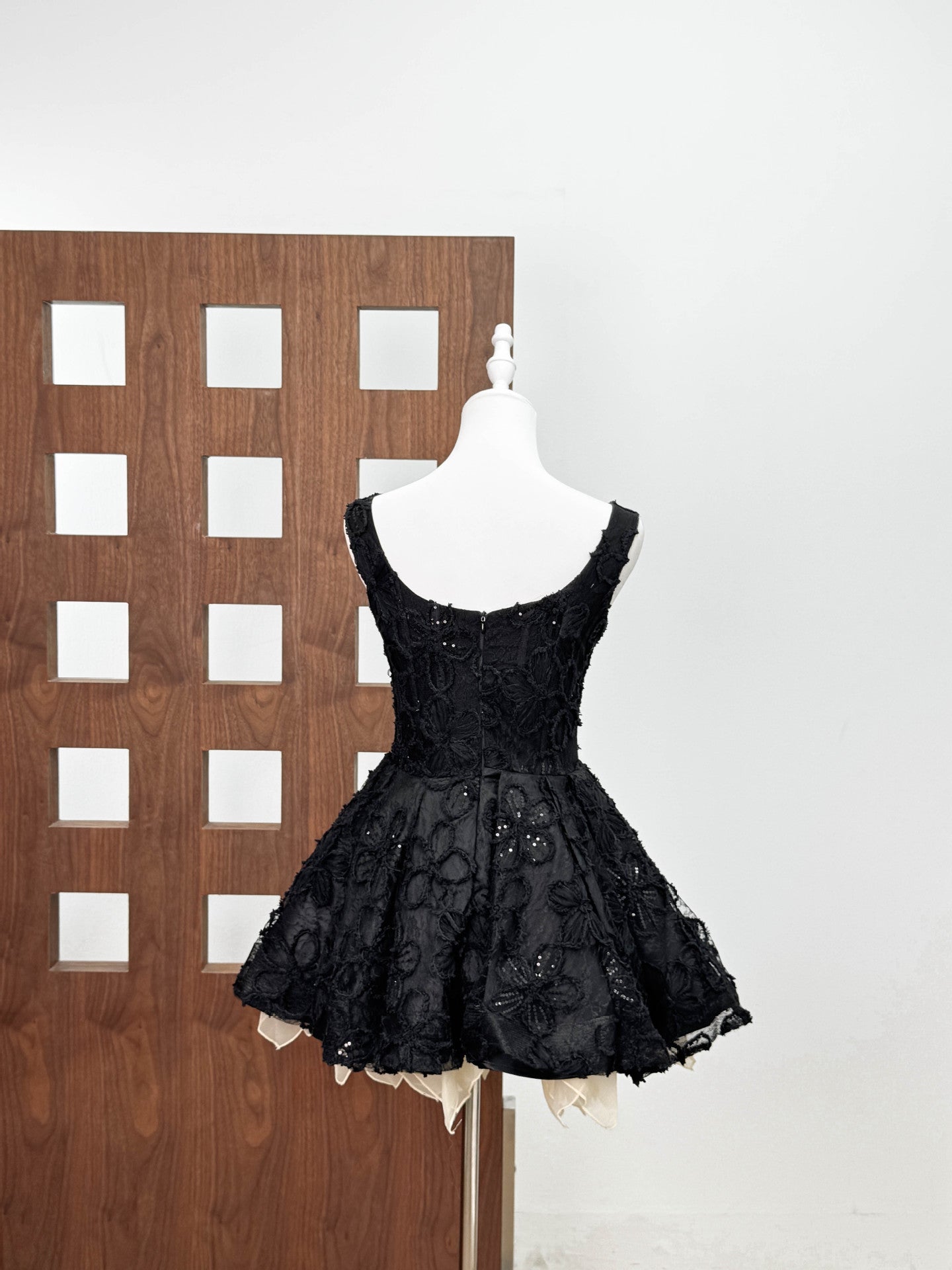 vera sequin embellishment lace puffy mini dress in black