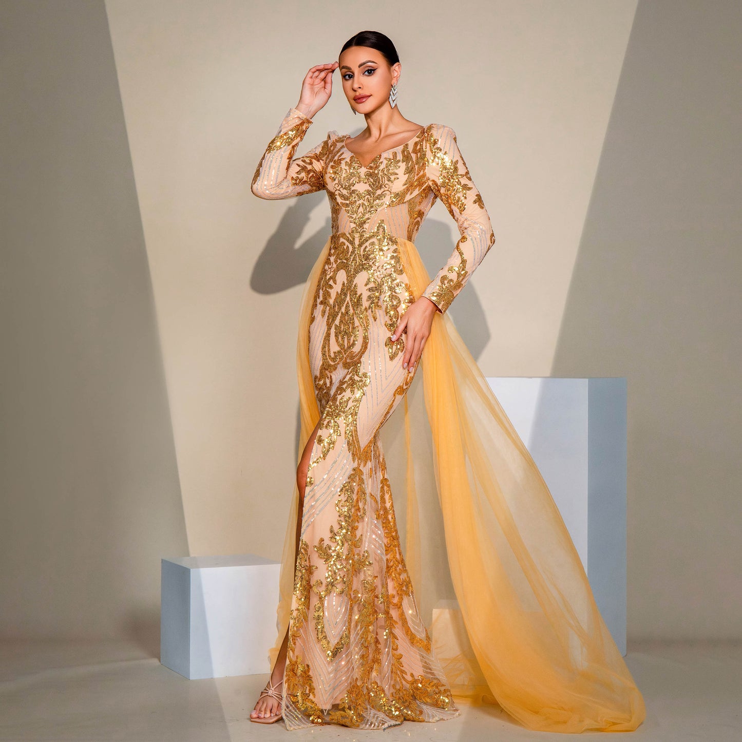 Long-sleeved V-neck sequined mesh bridesmaid dress