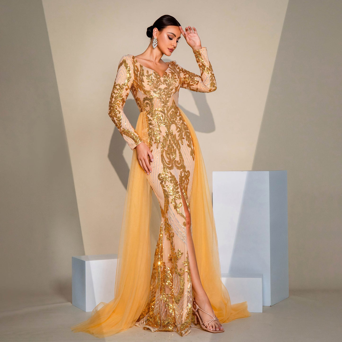 Long-sleeved V-neck sequined mesh bridesmaid dress