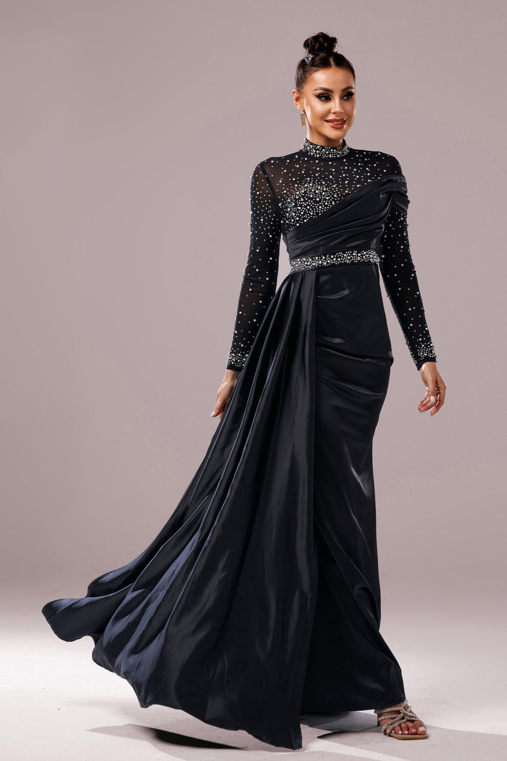 black Round neck slim hip-hugging sequined evening dress