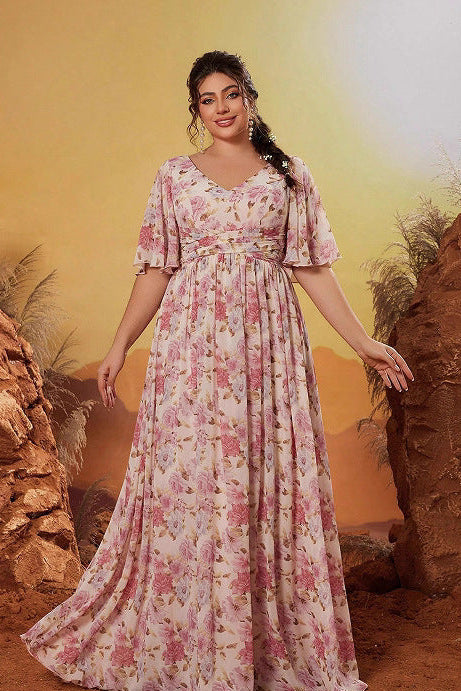 プラスサイズのVネック、花柄プリントのピンクのマキシドレス