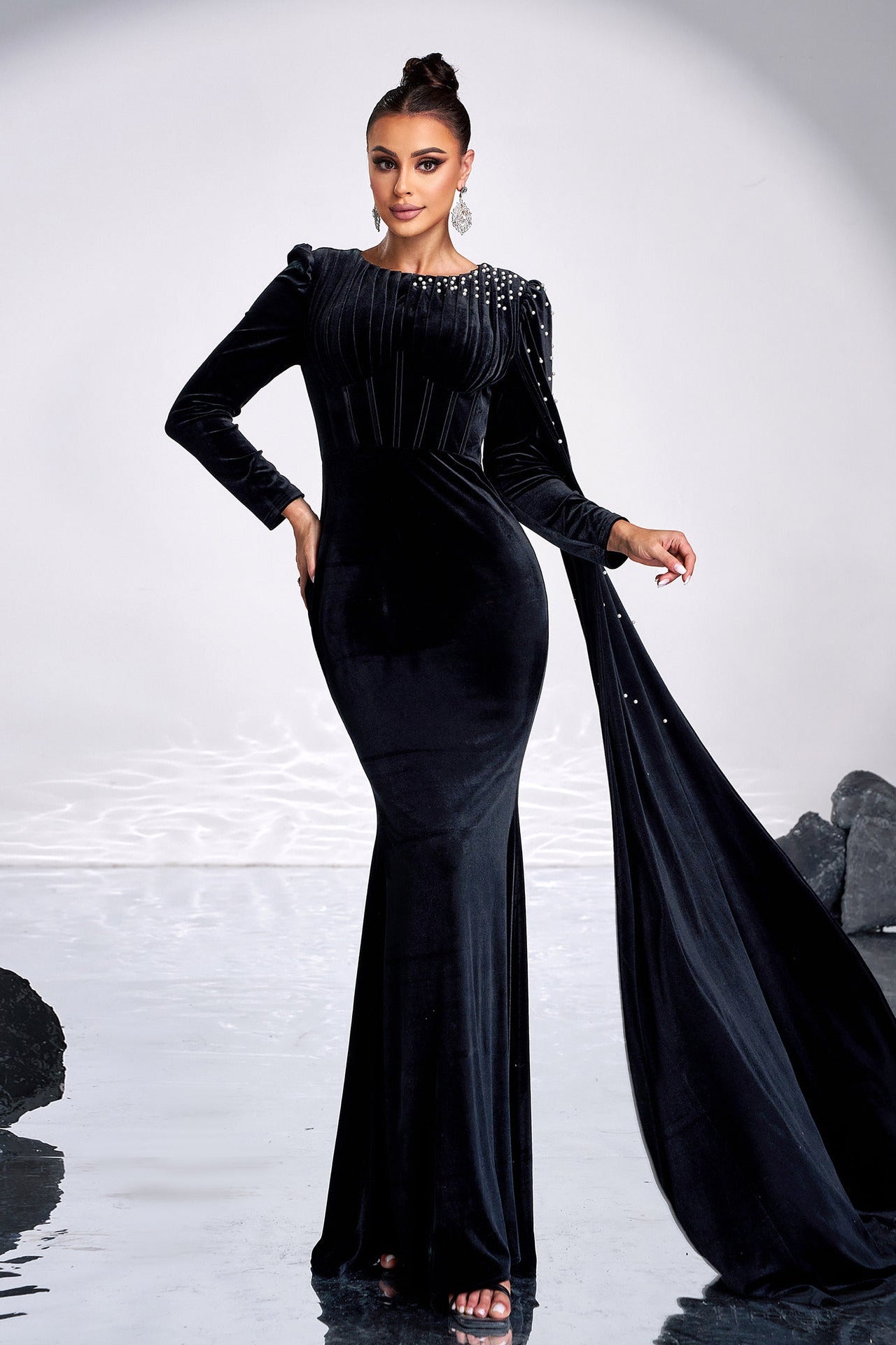Round neck long sleeve long bodycon dress with rhinestones