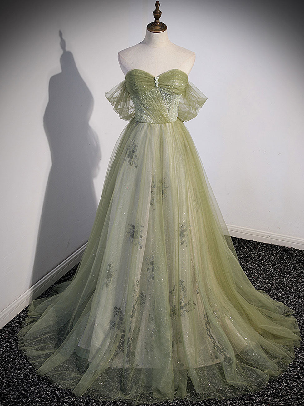 Abito da ballo lungo in tulle verde a trapezio