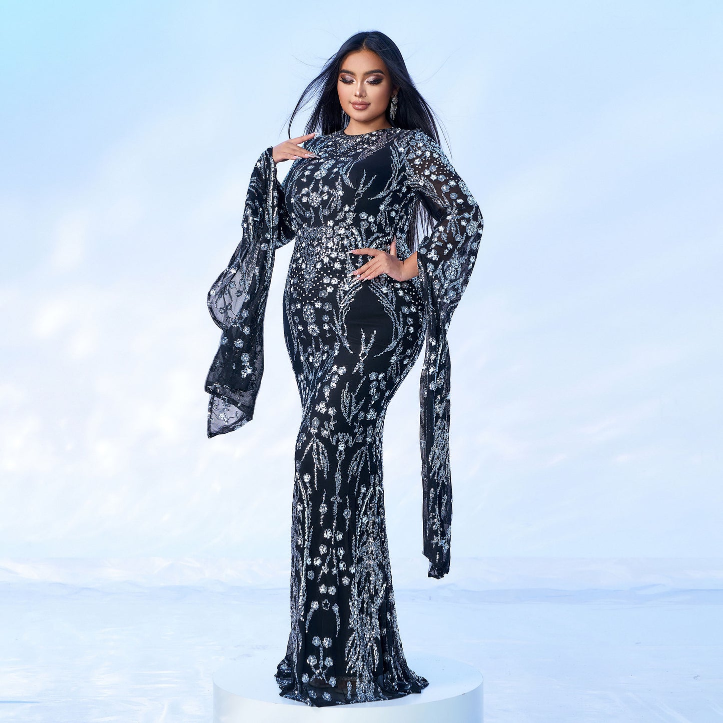 Long-sleeved round neck sequined fishtail dress