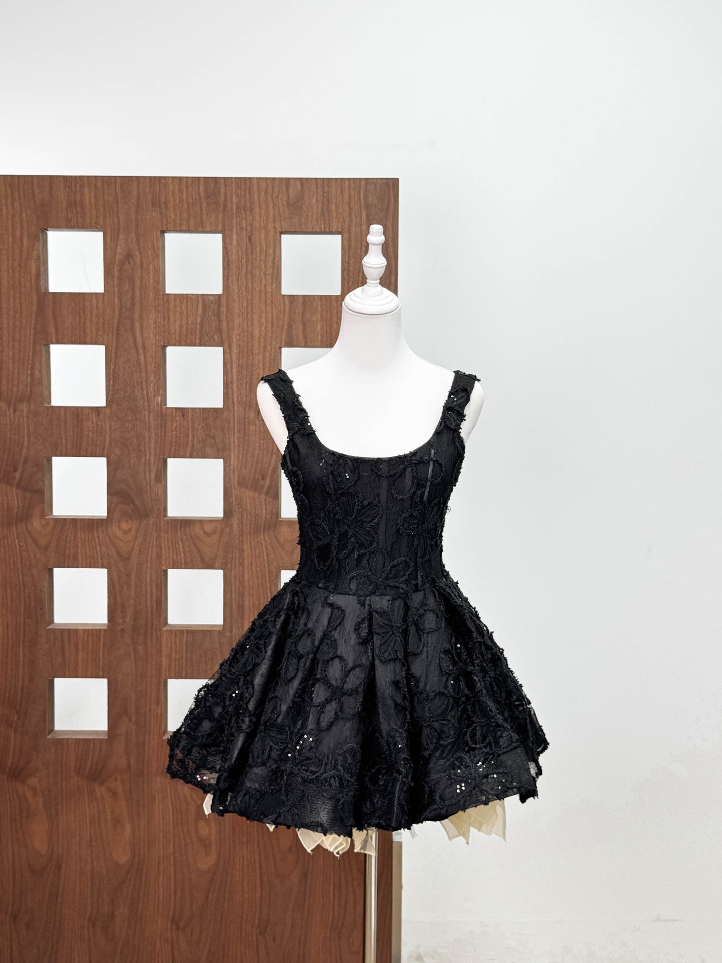 vera sequin embellishment lace puffy mini dress in black