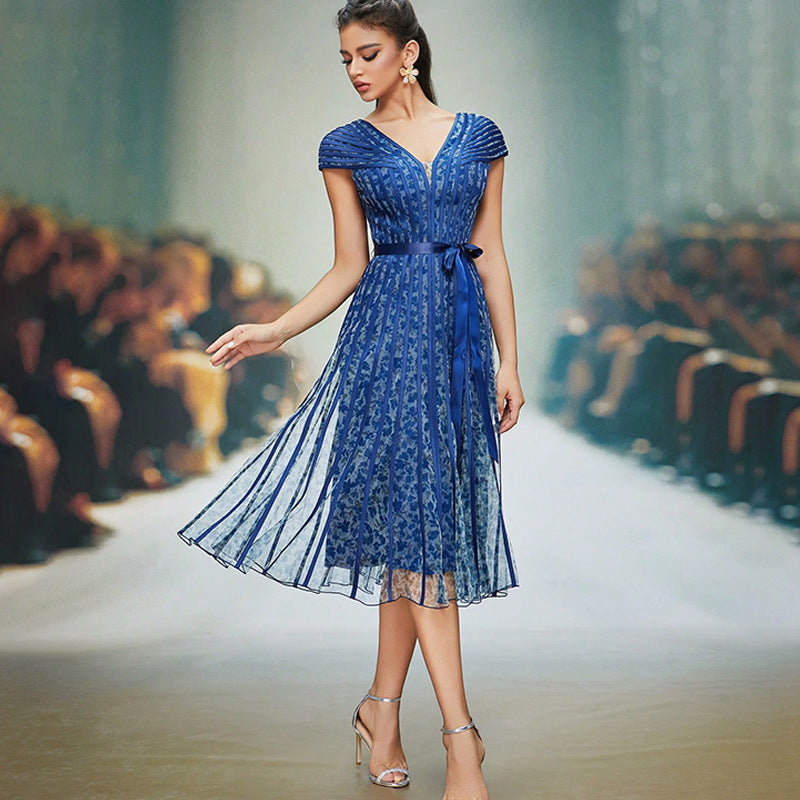 v-neck floral print tulle midi dress in blue