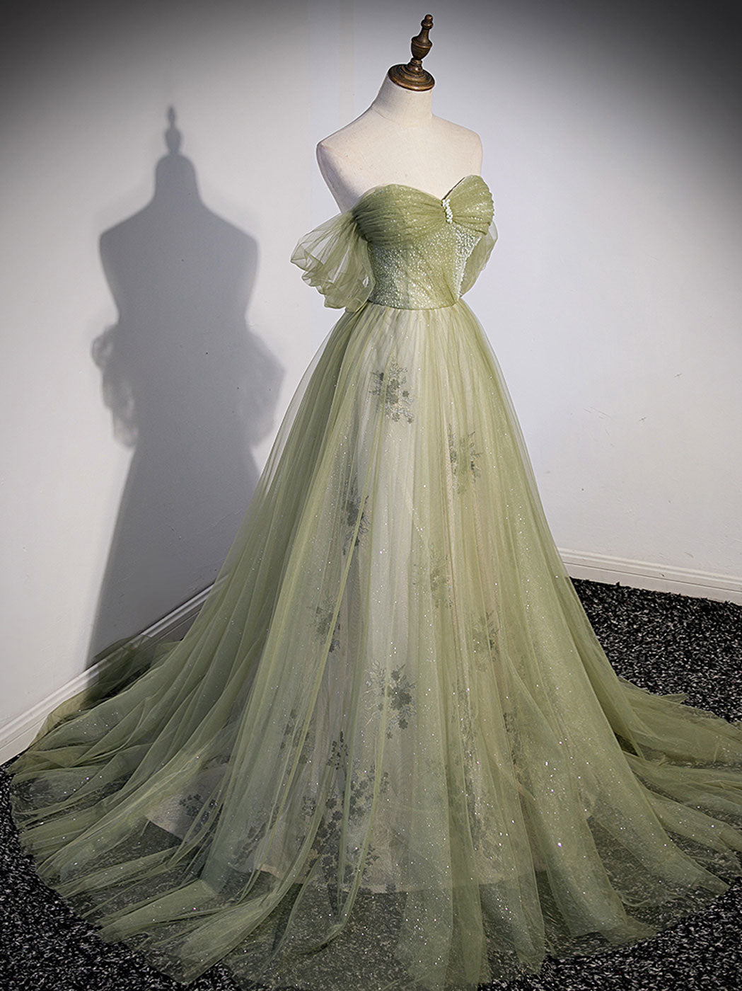 Abito lungo in tulle verde a trapezio