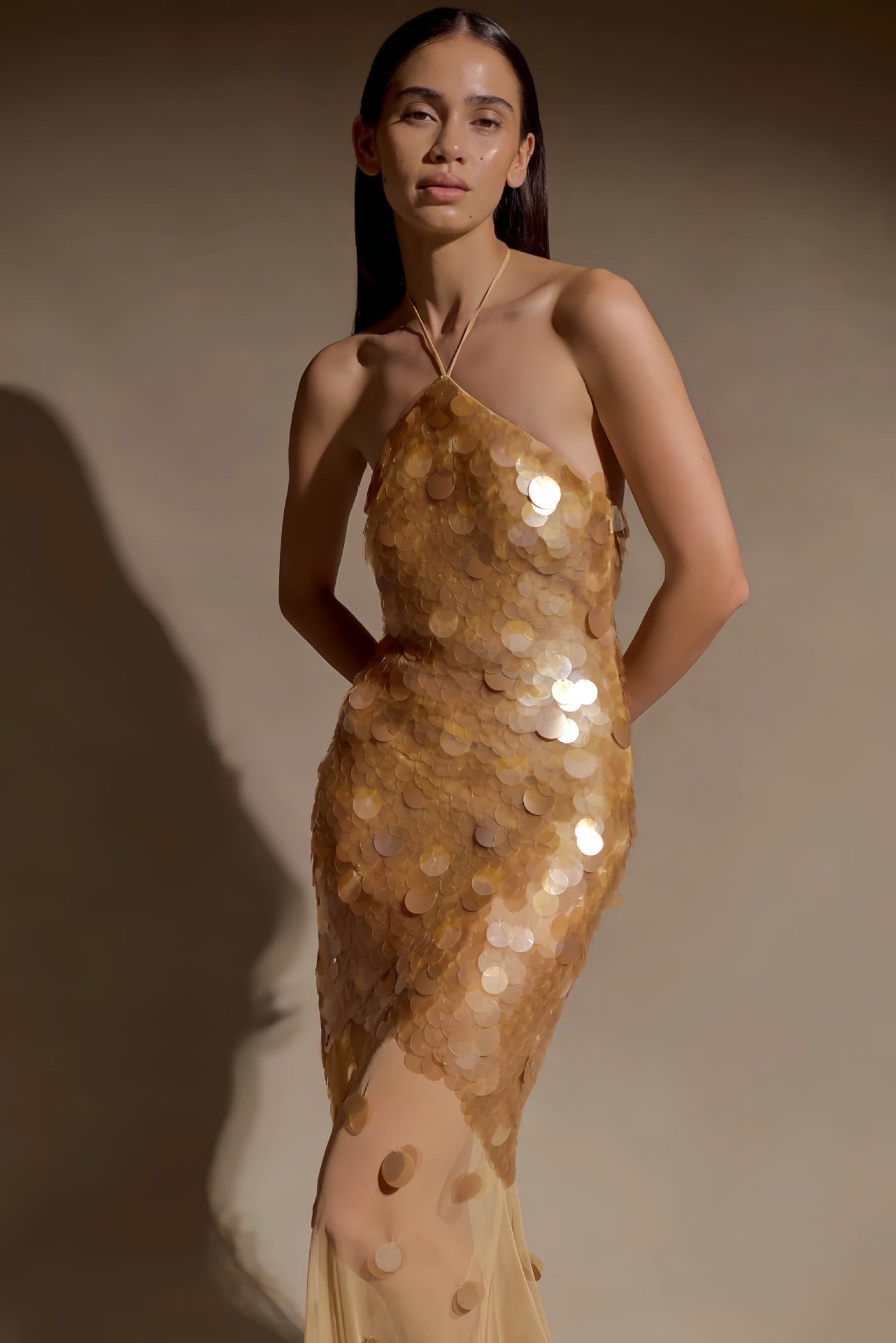 Alva Abito lungo con schiena scoperta decorato con paillettes - Oro