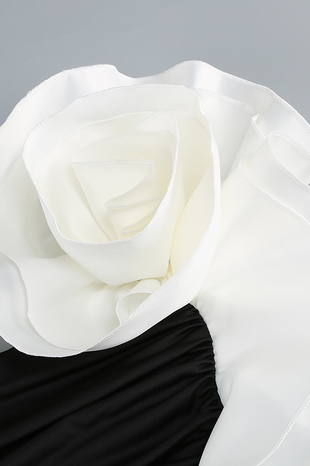 ジュディ ワンショルダー ピオニー ラッフル ガウン（ブラック）