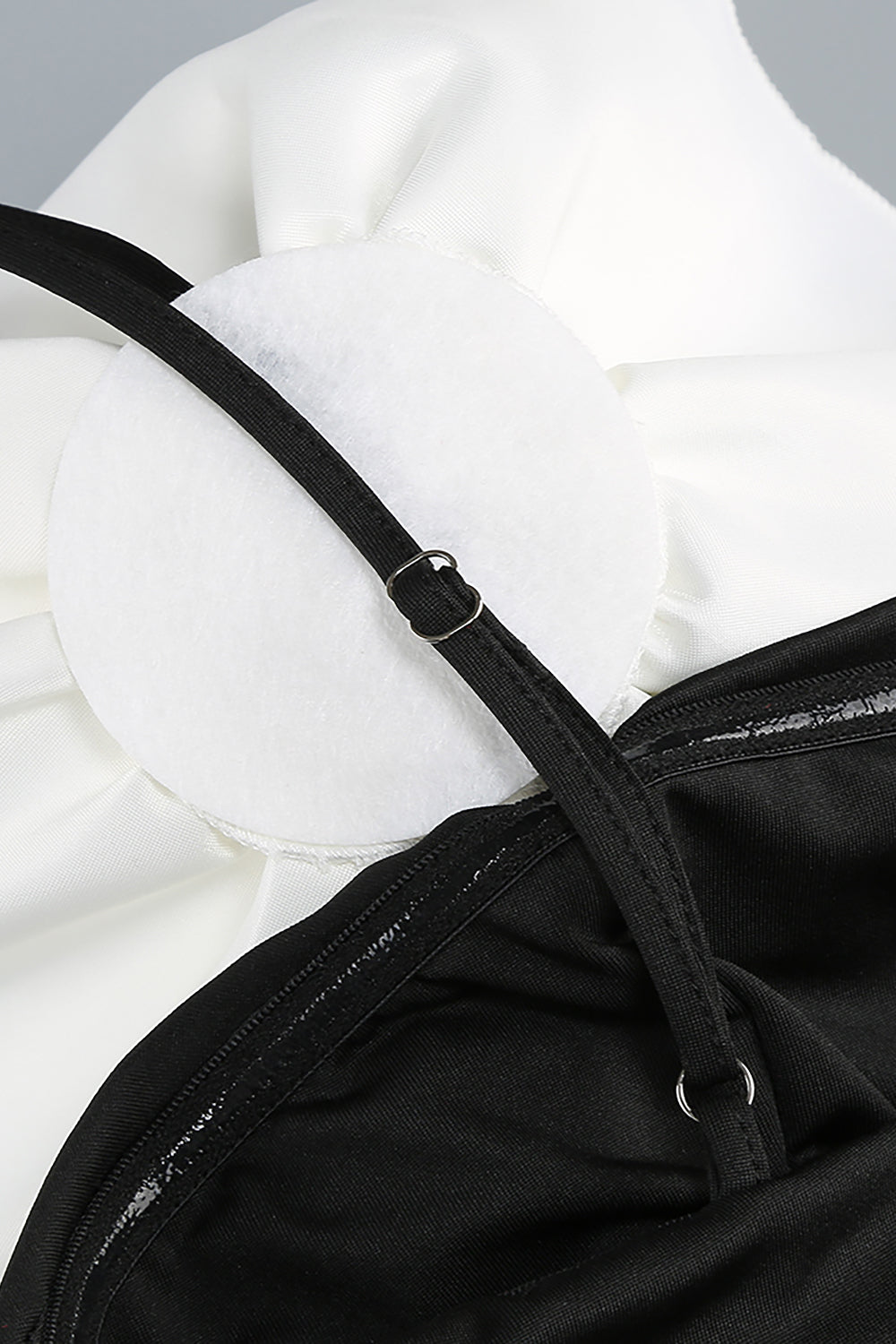 ジュディ ワンショルダー ピオニー ラッフル ガウン（ブラック）