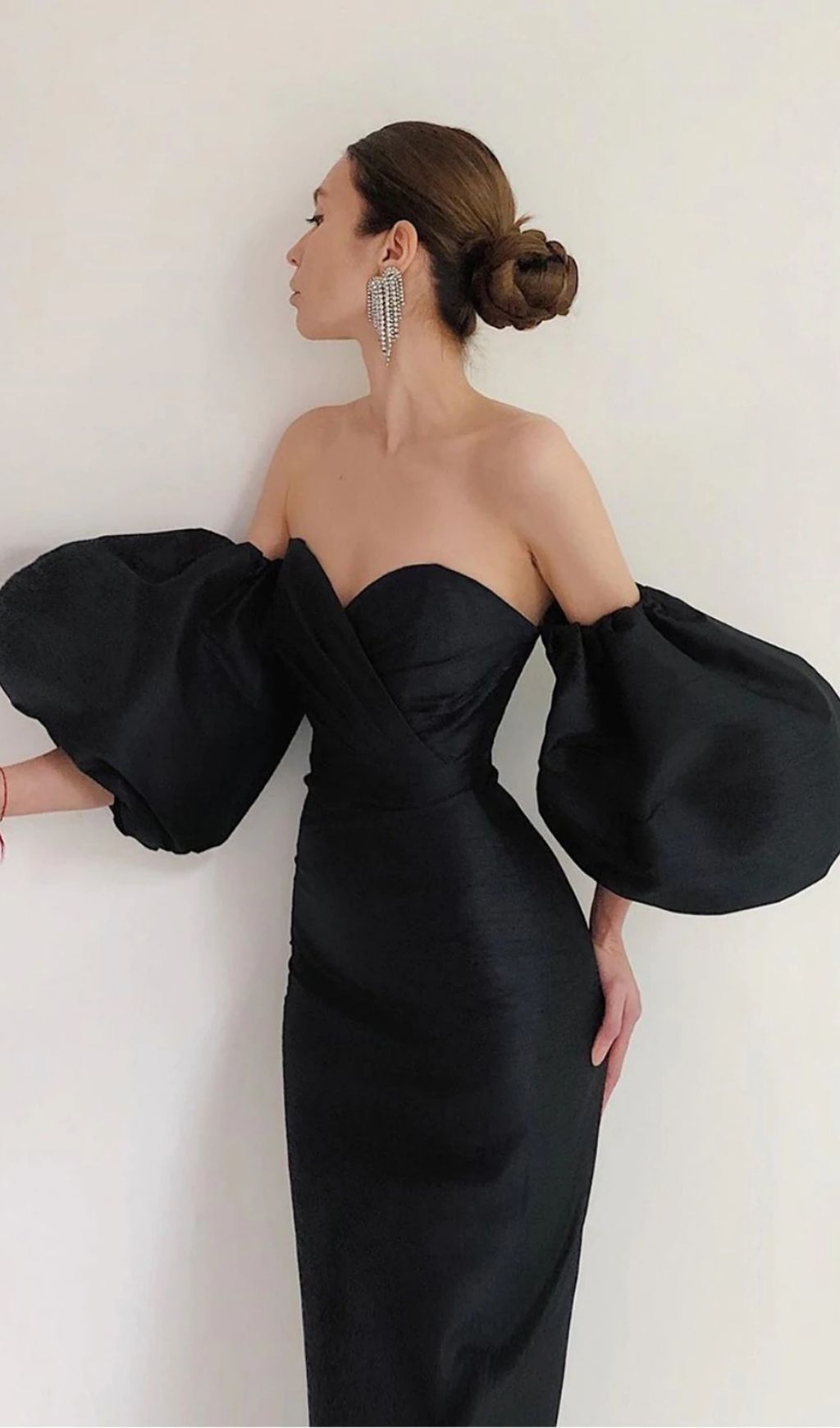 PUFF SLEEVE MIDI DRESS IN BLACK