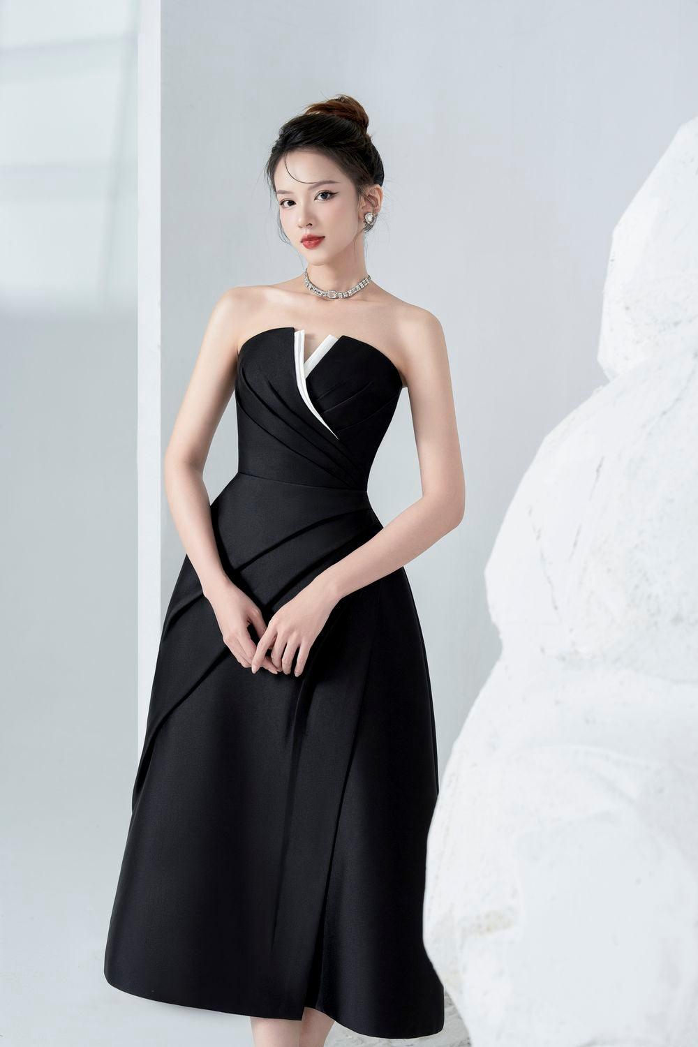 Abito midi in taffetà con pieghe sul petto senza spalline Almira