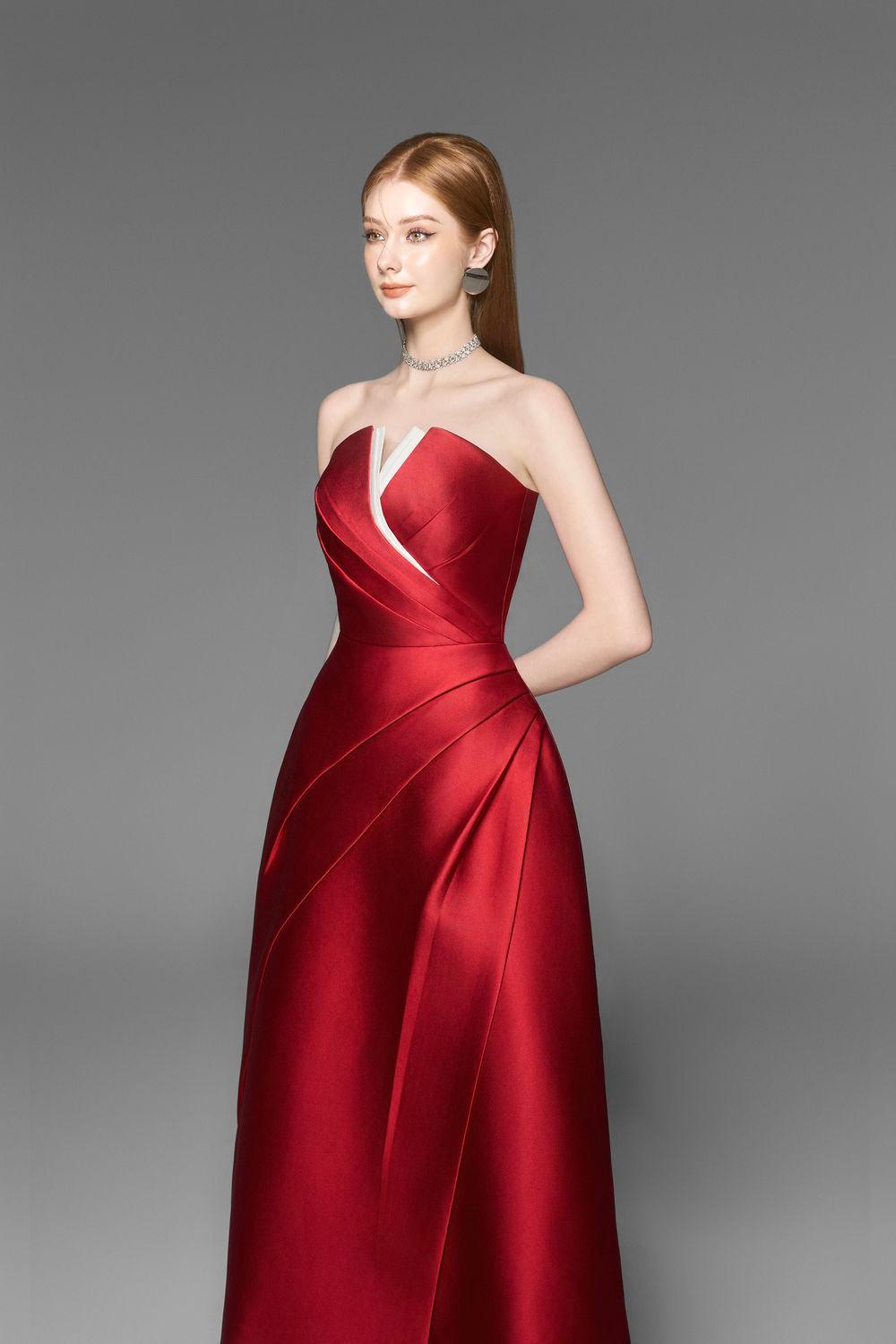 Abito midi in taffetà con pieghe sul petto senza spalline Almira