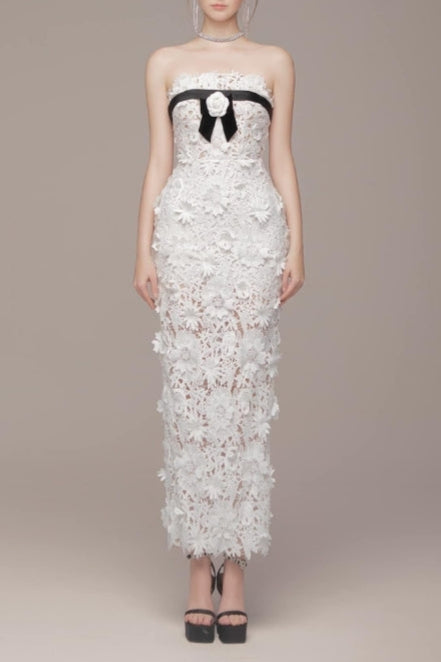 ストラップレスフラワー刺繍マキシドレス（ホワイト）